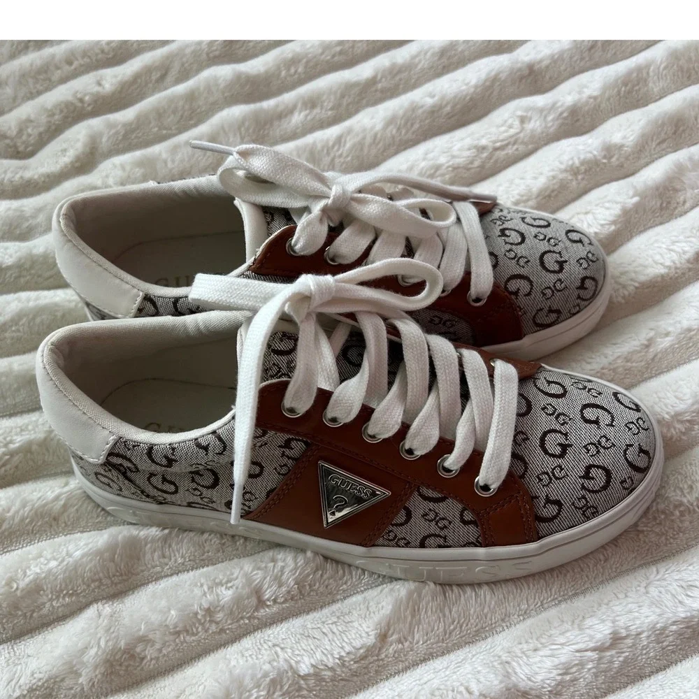 Guess Astray Kids Brown Logo Monogram Low Top Lace Up Sneakers WGASTRAY4-R 5.5M
